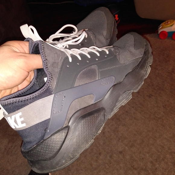 Nike - Picture 2 of 4